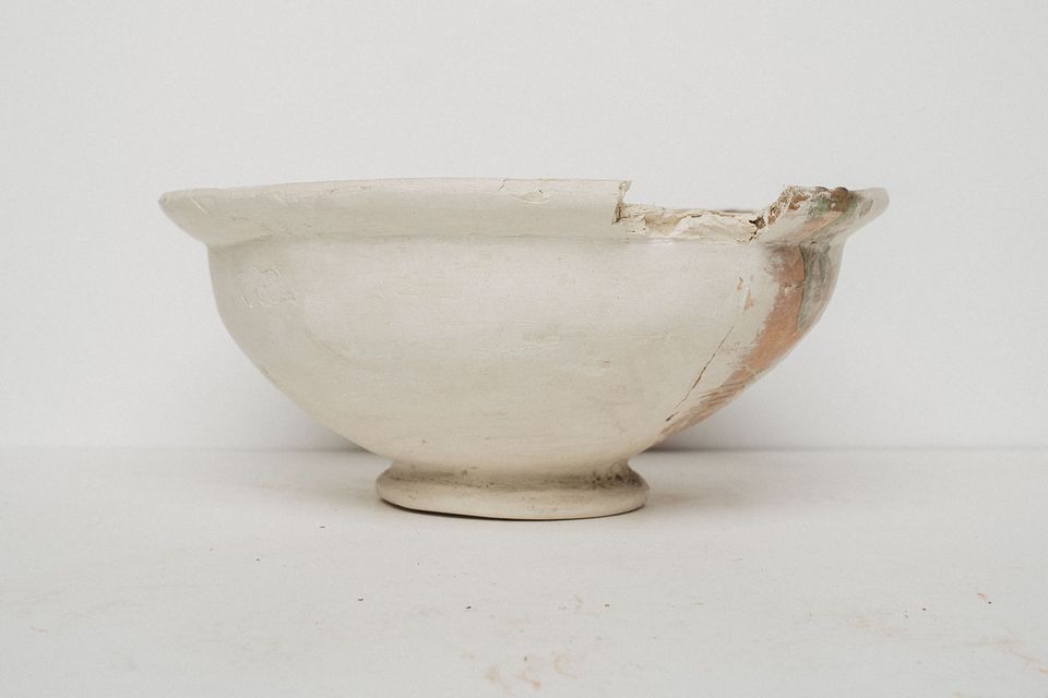 Castron ceramic cu picior, completat cu ipsos