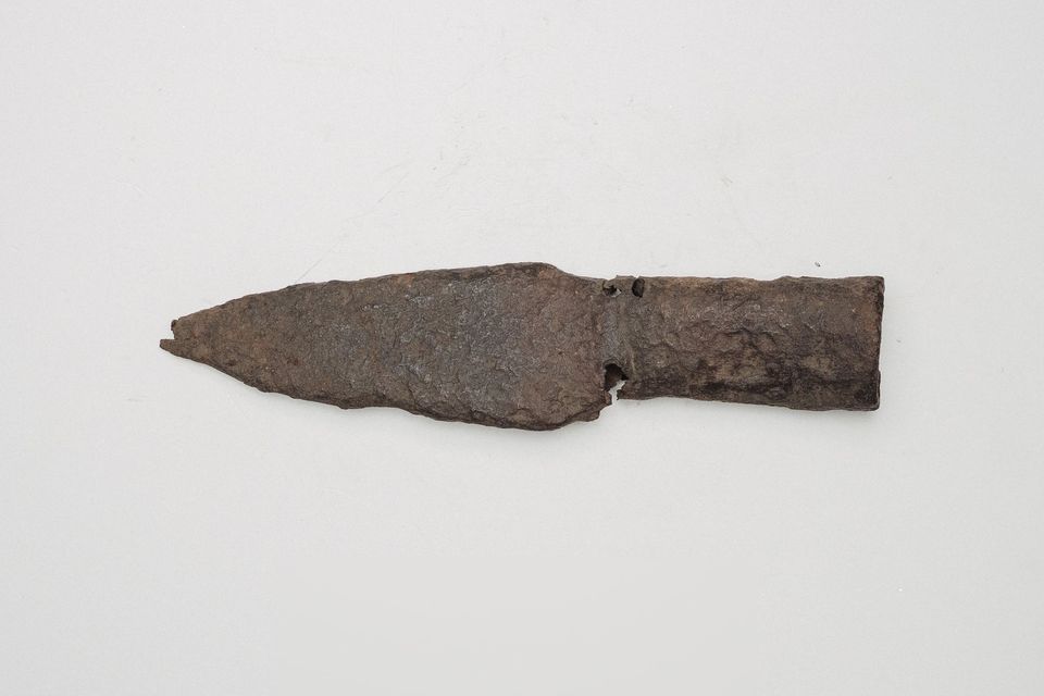 Vârf de lance din fier, cu tub de fixare